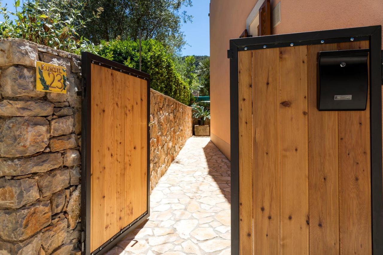 Vacation House Orange Велі-Лошинь Екстер'єр фото